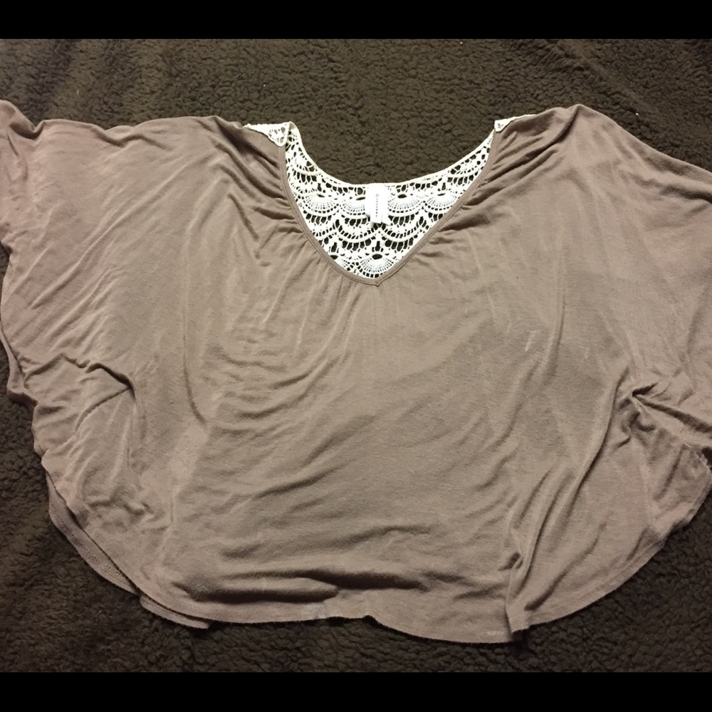 Stunning shirt with wide sleeves